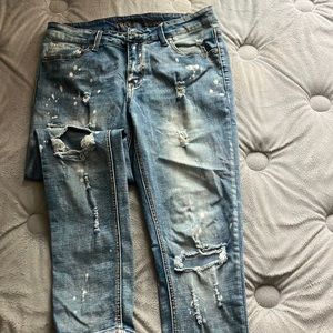 Pants 32/30. Blue ripped.